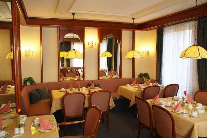 Hotel Am Schelztor Esslingen am Neckar Ngoại thất bức ảnh