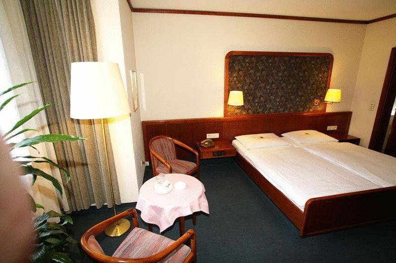 Hotel Am Schelztor Esslingen am Neckar Ngoại thất bức ảnh