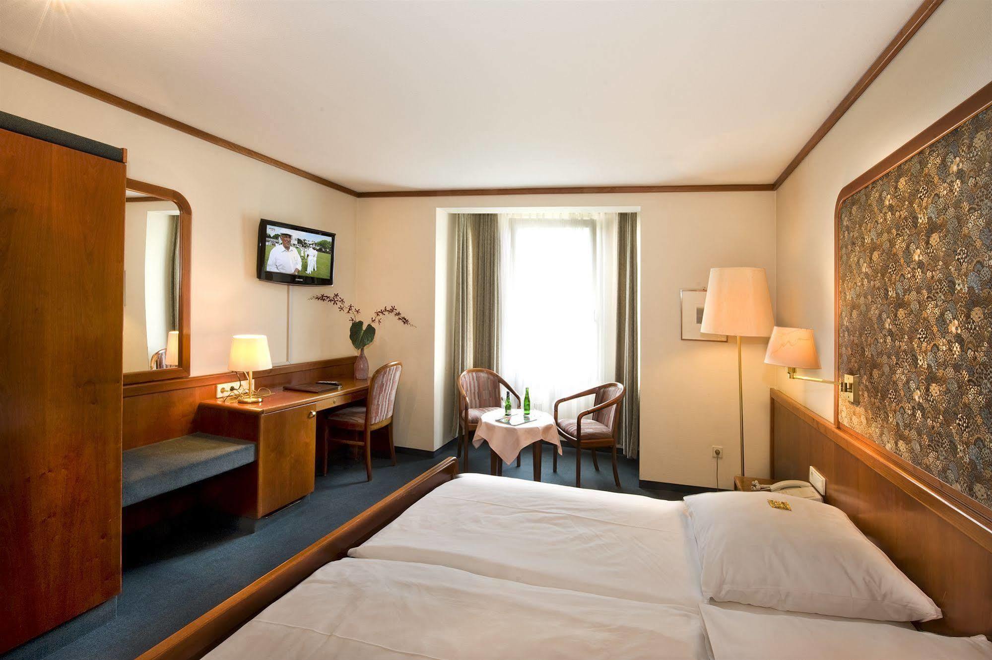Hotel Am Schelztor Esslingen am Neckar Ngoại thất bức ảnh