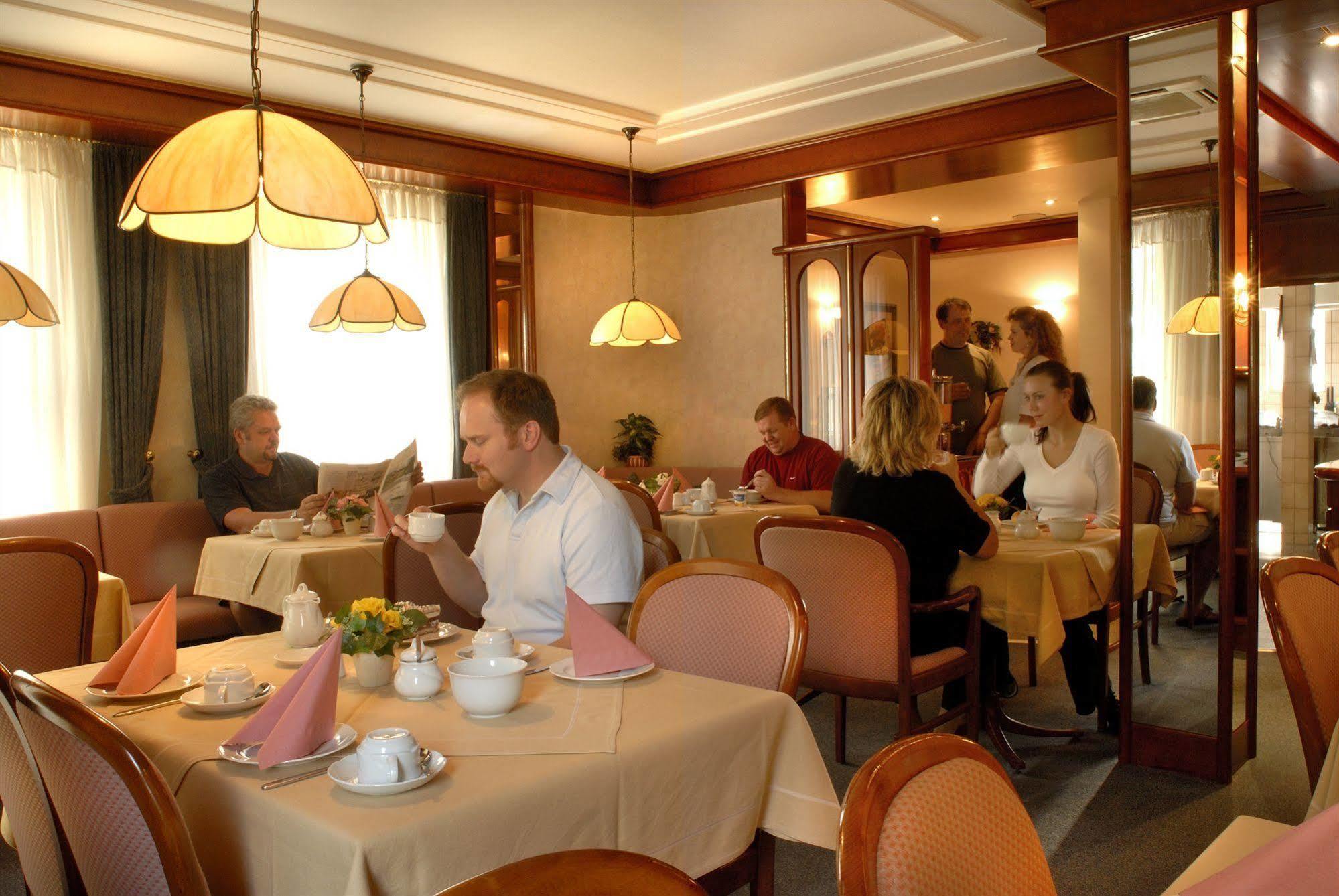 Hotel Am Schelztor Esslingen am Neckar Ngoại thất bức ảnh